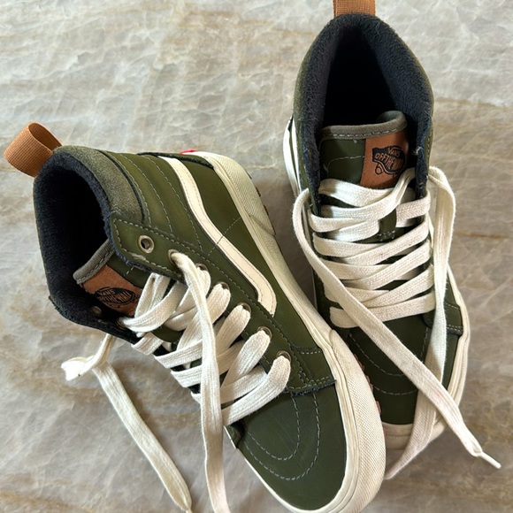 Kids Size 2.5 Vans Skeakers SK8-Hi MTE-1 green - Picture 2 of 7